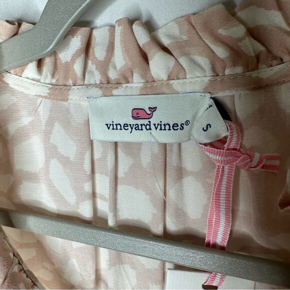 VINEYARD VINES Animal Geo Print Ruffle Top NWT in Size Small - Picture 2 of 6